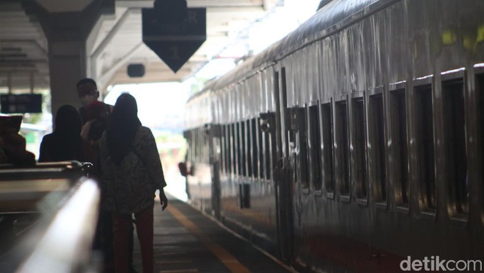 Suasana di Stasiun Bandung.