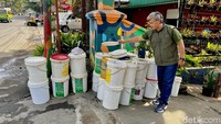 Dalam sehari, ada sekitar 25-27 ember sampah organik yang berhasil dikumpulkan. Bulan lalu, sampah organik yang disetor mencapai delapan ton! (Foto: Anindyadevi Aurellia)