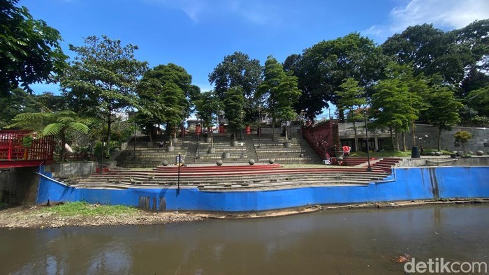 Teras Cikapundung, Bandung.