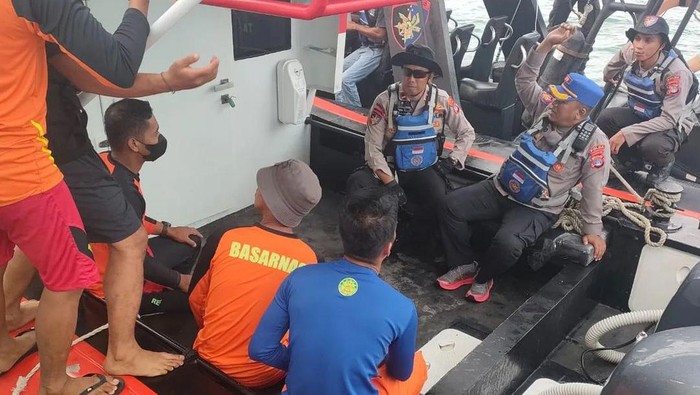Tim SAR gabungan saat melakukan pencarian terhadap 4 nelayan hilang di Pulau Bunyu, Bulungan, Kalimantan Utara.