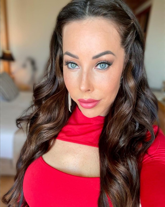 Wanita berusia 39 tahun ini mengaku mampu meraih orgasme tanpa bercinta setelah belajar meditasi dan tantra yoga. Foto: Instagram/@imglad