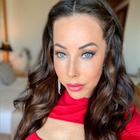 Wanita berusia 39 tahun ini mengaku mampu meraih orgasme tanpa bercinta setelah belajar meditasi dan tantra yoga. Foto: Instagram/@imglad