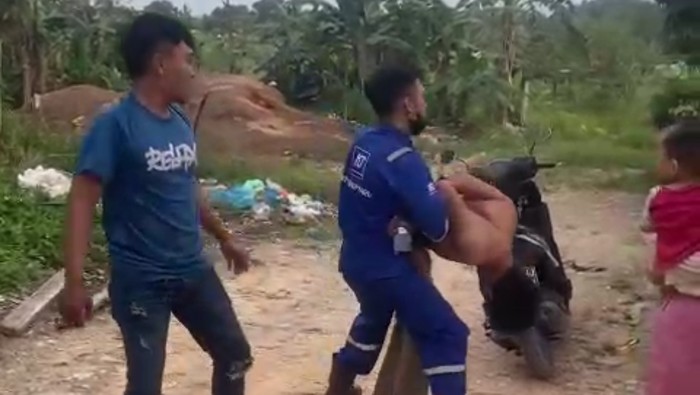 Aksi penganiayaan yang viral di Btam. (Foto: Istimewa)