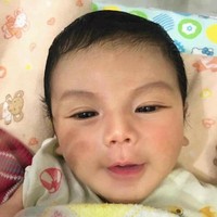 Masih ingat dengan potret bayi viral yang satu ini? Bayi bernama Arsya itu sempat mencuri atensi banyak netizen karena memiliki paras yang tampan. Potret sang bayi pun sempat jadi viral dan banyak diperbincangkan di dunia maya. Foto: Facebook/Paeisa Seng