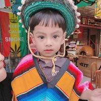 Setelah 6 tahun berlalu, beginilah penampilan Arsya saat ini. Kini bayi imut tersebut sudah berubah menjadi seorang bocah laki-laki yang imut. Foto: Facebook/Paeisa Seng