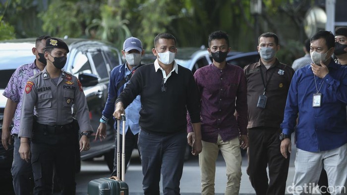 Komisi Pemberantasan Korupsi (KPK) melakukan operasi tangkap tangan atau OTT terhadap Bupati Meranti, Muhammad Adil. Kini, Adil telah tiba di Gedung KPK, Jakarta Selatan, Jumat (7/4/2023).