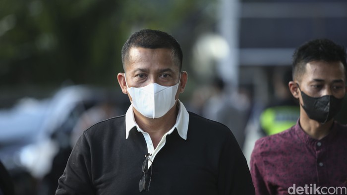 Komisi Pemberantasan Korupsi (KPK) melakukan operasi tangkap tangan atau OTT terhadap Bupati Meranti, Muhammad Adil. Kini, Adil telah tiba di Gedung KPK, Jakarta Selatan, Jumat (7/4/2023).
