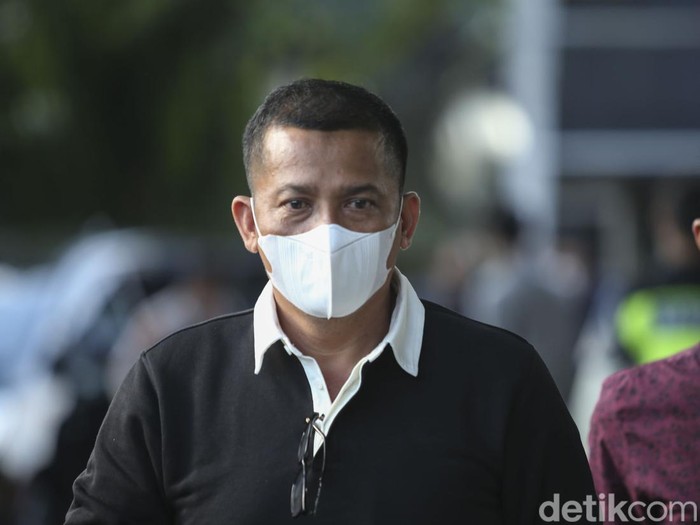 Komisi Pemberantasan Korupsi (KPK) melakukan operasi tangkap tangan atau OTT terhadap Bupati Meranti, Muhammad Adil. Kini, Adil telah tiba di Gedung KPK, Jakarta Selatan, Jumat (7/4/2023).