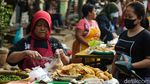 Berburu Takjil Buka Puasa di Pasar Santa Jakarta