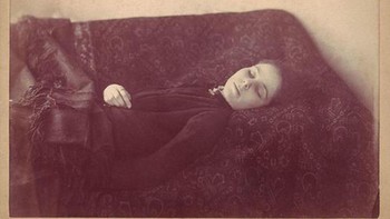 Loana alias Bloodthirster. Dia diyakini telah meninggal pada tahun 1909. Penyebab kematiannya? Meminum darahnya sendiri. Foto: Onedio