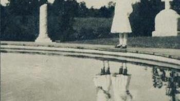 Salah satu foto paling menyeramkan yang pernah diambil. Kolam refleksi oleh Peter A. Cohen Foto: Onedio