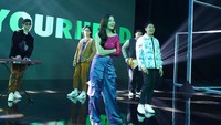 Sebagai penyemangat untuk menyebarluaskan pesan positif ini, CLEAR berkolaborasi dengan deretan musisi yang banyak diminati oleh Gen Z, yaitu Mahalini dan Laleilmanino.