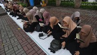 Kegiatan ini diikuti oleh pelajar dan masyarakat sekitar.  