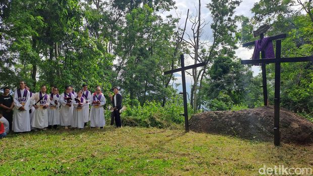 Prosesi Jalan Salib Gunung Gandul Wonogiri, Jumat (7/4/2023).