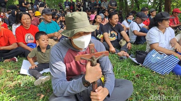 Prosesi Jalan Salib Gunung Gandul Wonogiri, Jumat (7/4/2023).