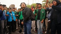 Jefri Nichol ikut demo bersama para mahasiswa. (Foto: dok. Instagram @auliaraflii)