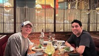 Keluarga menjadi salah satu prioritas utama bagi Jefri Nichol. Ia akan selalu menyempatkan dirinya untuk kakaknya dan makan malam bersama. Foto: Instagram/jefrinichol
