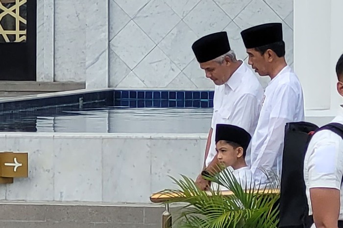Jokowi dan ganajr Salat Jumat Bersama di Solo