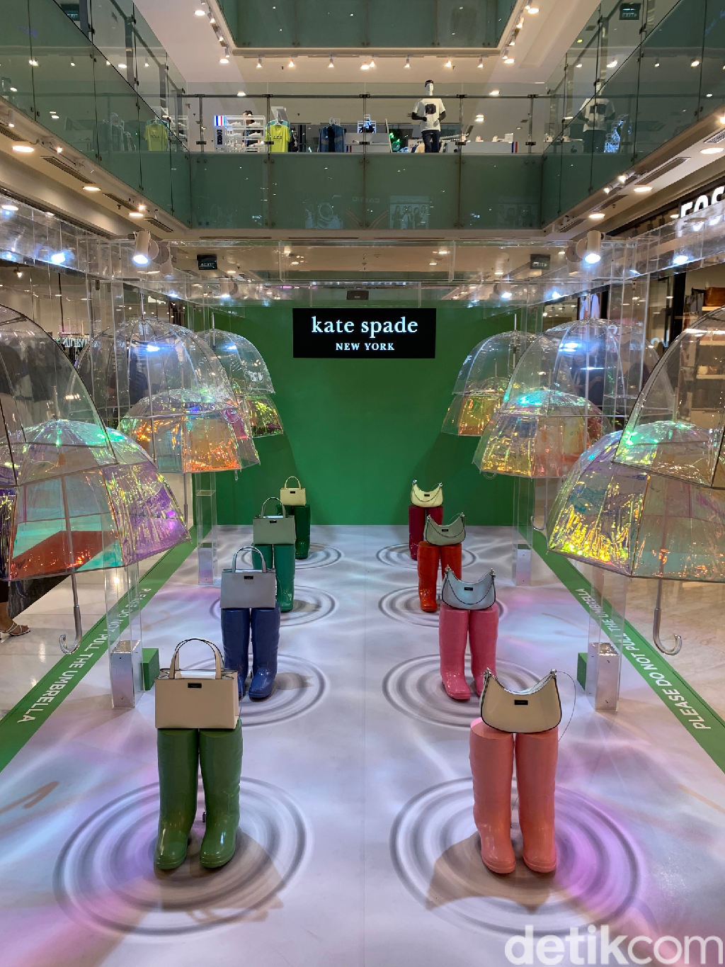 Kate Spade Buka Pop Up Store di Indonesia, Pamerkan Kolaborasi dengan Pantone
