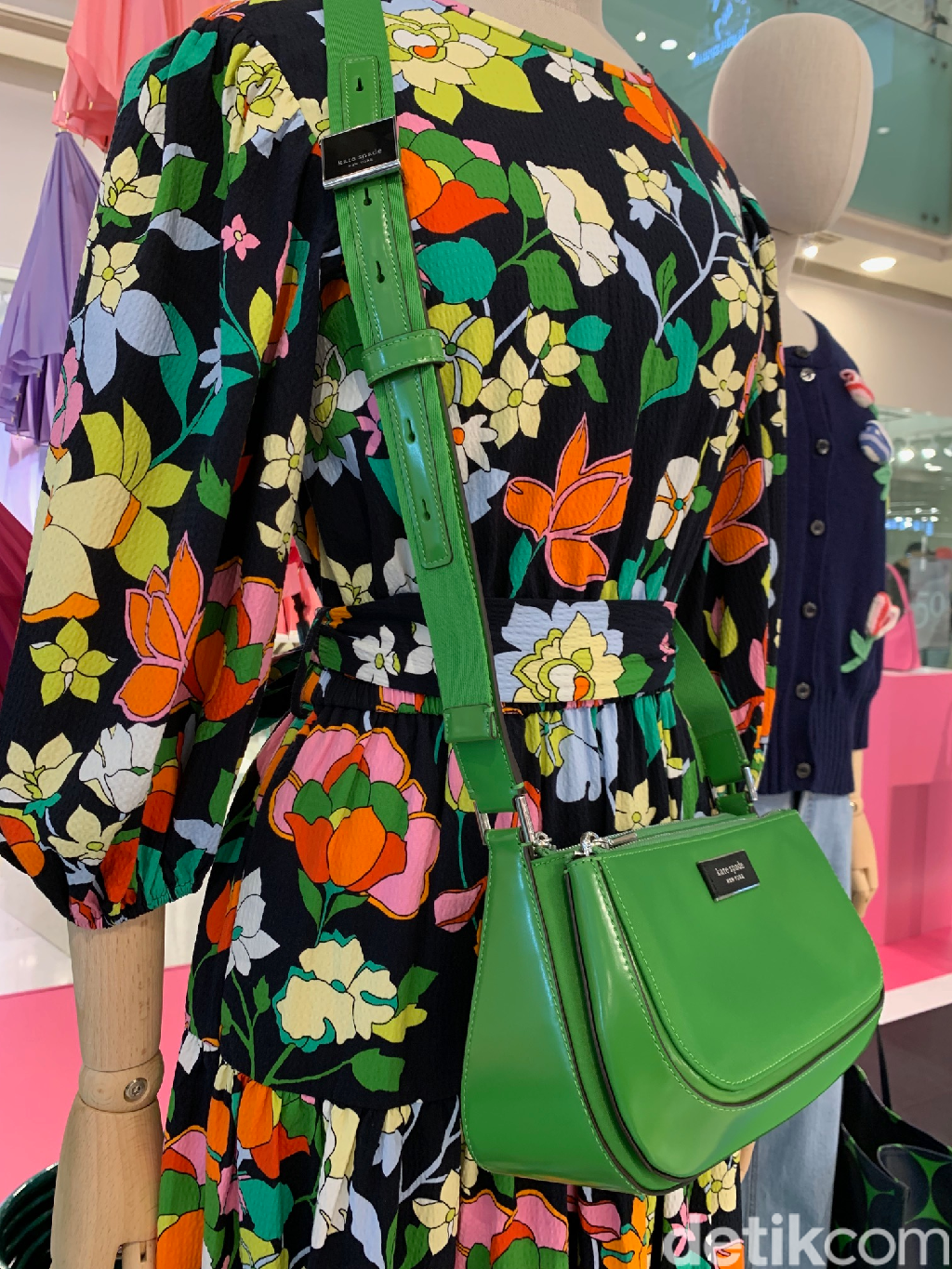 Kate Spade Buka Pop Up Store di Indonesia, Pamerkan Kolaborasi dengan Pantone