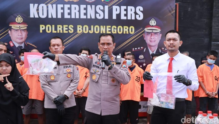Konferensi pers ungkap hasil Operasi Pekat Semeru di Polres Bojonegoro.