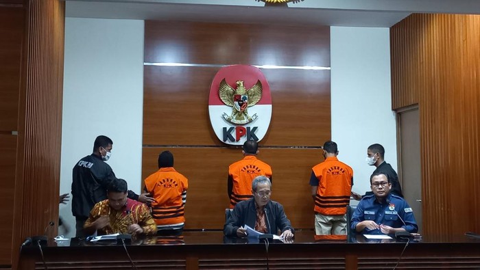 KPK gelar rilis penangkapan Bupati Kepulauan Meranti Muhammad Adil.