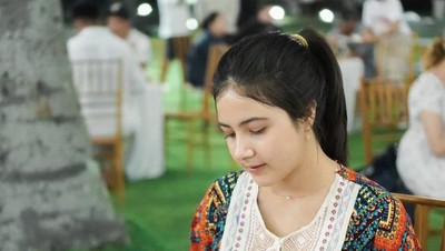 Kulineran Selebgram Cantik Bulan Sutena yang Disukai Maia Estianty