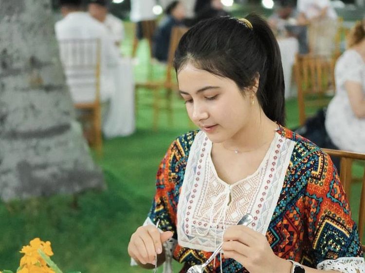 Kulineran Selebgram Cantik Bulan Sutena yang Disukai Maia Estianty