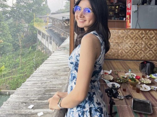 Kulineran Selebgram Cantik Bulan Sutena yang Disukai Maia Estianty