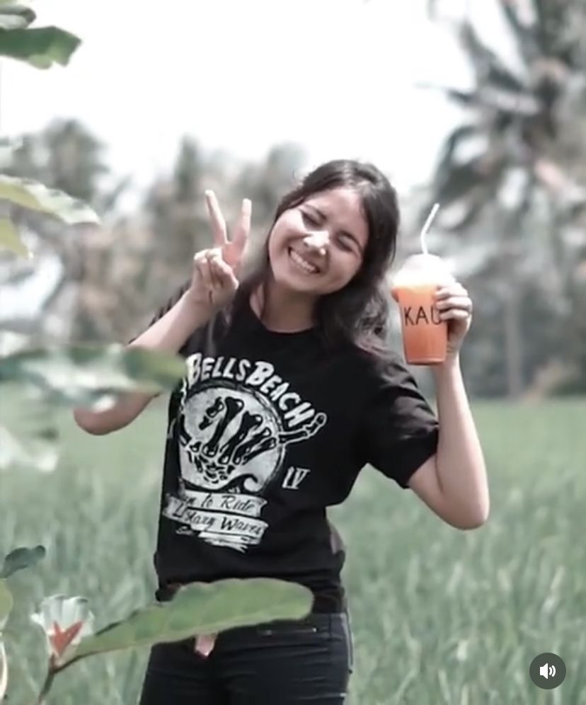 Kulineran Selebgram Cantik Bulan Sutena yang Disukai Maia Estianty