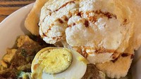 Dirinya pun cukup rajin mengunggh menu makanan yang dia inginkan. Seperti menu rujak soto yang jadi favoritnya ini. Foto: Instagram @bulansutena