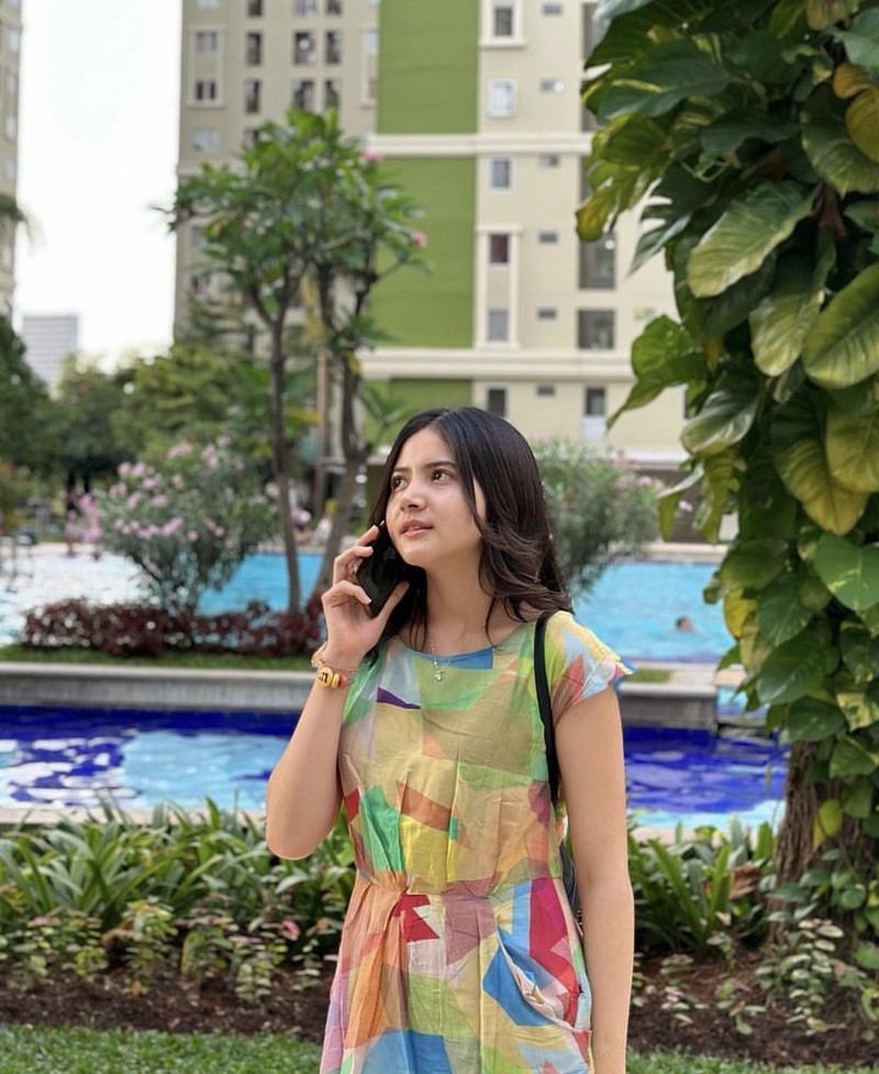 Kulineran Selebgram Cantik Bulan Sutena yang Disukai Maia Estianty