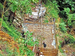 Dampak Mengerikan Tambang Emas Ilegal di Kaki Gunung Sanggabuana