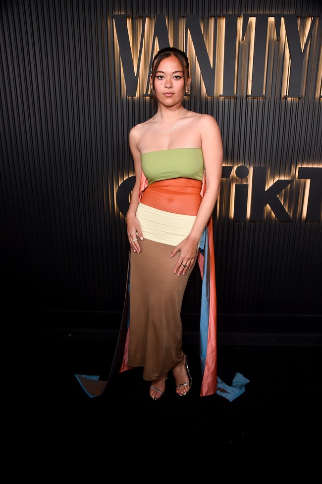 Tiba-tiba semuanya berubah, dari tempat yang multikultur menjadi sebaliknya di mana orang-orang mengatakan saya berbeda. Aku tidak pernah menyadarinya karena perbedaan menjadi sesuatu yang dirayakan di tempat asalku, ungkap Lukita dalam sebuah wawancara dengan Vogue Singapura pada Januari 2023. (Foto: Alberto Rodriguez/Variety via Getty Images)