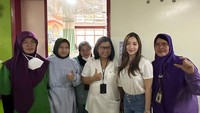 Nikita Willy dan sang suami, Indra Priawan mendatangi RS Dharmais. Foto: instagram