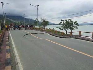 Jembatan Penghubung Palu-Donggala Amblas, Lalin Dialihkan ke Sungai