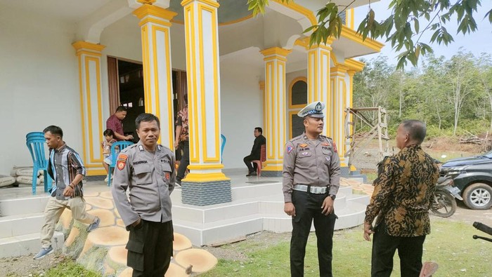 Pengamanan salah satu gereja di Morowali Utara.