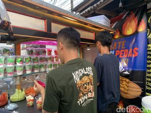 Cerita Ari Cari Berkah di Bulan Ramadan Lewat Gerobak Es