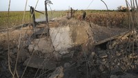 Di sisi Lebanon, setidaknya ada tiga ledakan terdengar di wilayah Tirus yang terletak di selatan Lebanon saat fajar tadi. Ledakan itu bertepatan saat Israel mengumumkan sedang melakukan serangan sebagai tanggapan atas tembakan roket. 