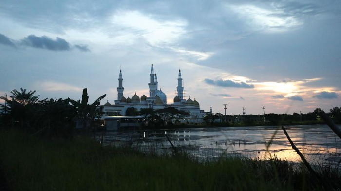 COTABATO CITY, PHILIPPINES - MARCH 10: A view of Sultan Haji Hassanal Bolkiah Mosque also known as the Grand Mosque of Cotabato, which is the second largest mosque in the Philippines with the capacity of 15,000 people, in Cotabato City, Philippines on March 10, 2023. The Bolkiah mosque is located in Barangay Kalanganan II in Cotabato City. It is also the third largest mosque in Southeast Asia after the Istiqlal Mosque of Indonesia and the Marawi Grand Mosque. (Photo by Benyamen Cabuntalan/Anadolu Agency via Getty Images)