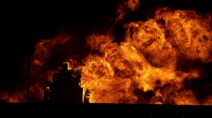 People watch the fire at the Central de Abastos wholesale market in Mexico City, Mexico April 6, 2023. REUTERS/Luis Cortes
