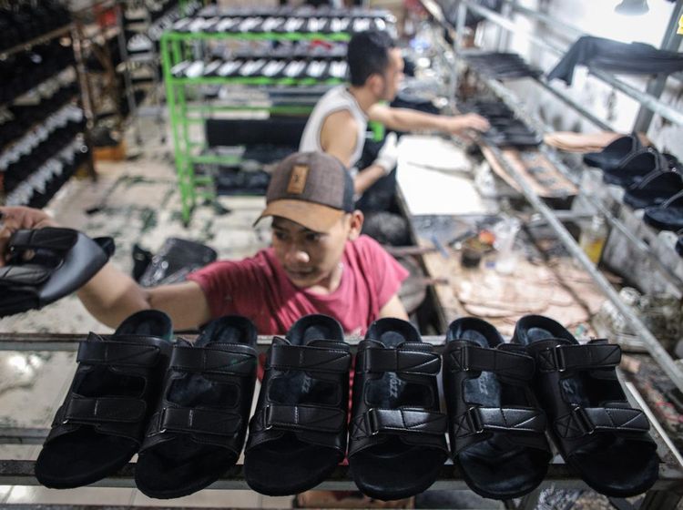Permintaan Sandal Kulit di Mojokerto Meningkat Selama Ramadan