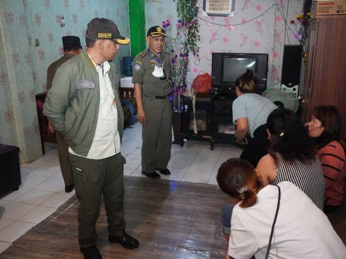 Satpol PP Kabupaten Tangerang, Banten mengamankan sebanyak 29 PSK dari sejumlah lokasi. (Antara)