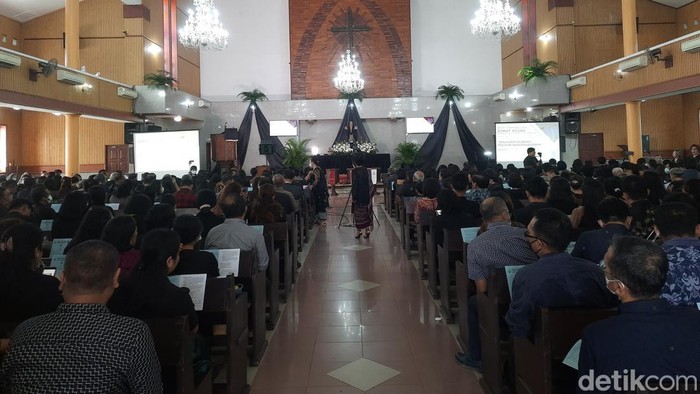 Suasa ibadah Jumat Agung di HKBP Sudirman Medan.