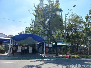 Ratusan Personel Gabungan Amankan Katedral Jakarta Saat Jumat Agung