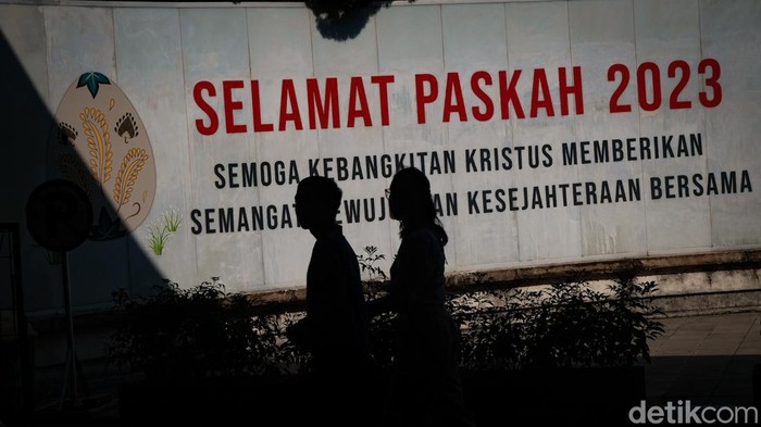 Perayaan Jumat Agung dalam memperingati Paskah di Gereja Katedral, Jakarta Pusat berlangsung khidmat.