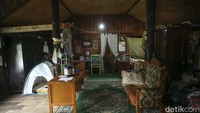 Rumah gadang ini memiliki 50 buah tiang yang menjadi perlambang dari Luhak Limo Puluah. Kemudian ruangannya berjumlah 9, ditambah satu dapur, dan satu anjungan.