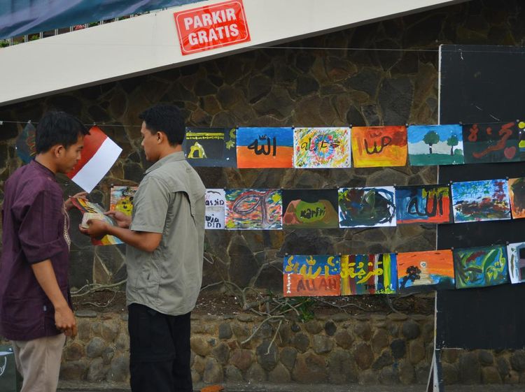 Antusias Warga Ikut Terapi Seni Gratis untuk Kurangi Stres