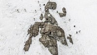 Mengutip dari NASA, Antartika adalah tempat terdingin di Bumi. Suhu di musim dingin cukup dingin untuk membekukan air sepanjang waktu. Suhu di tengah Antartika jauh lebih dingin daripada suhu di pesisir.