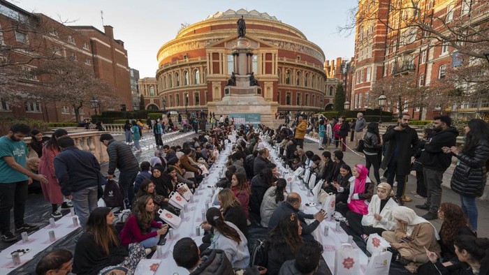 1250872844 LONDON, UNITED KINGDOM - APRIL 07: People gathered at the south steps of Royal Albert Hall during an